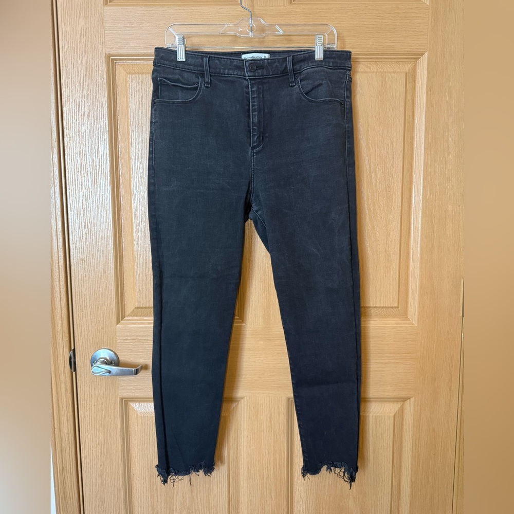 Abercrombie & Fitch Black Cropped Jeans